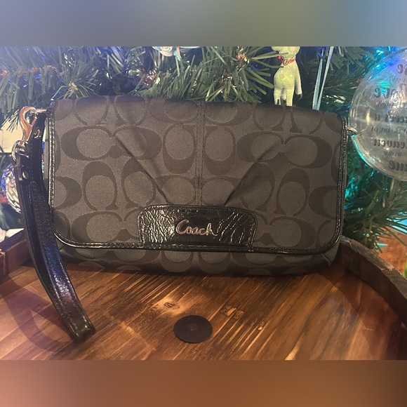 Coach Y2K Ashley Large Signature C Canvas Flap Wristlet/Mini Bag - Picture 5 of 12